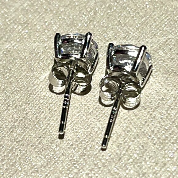 925 Sterling Silver Quality Sparkle Women Stud Earrings 6 mm with gift box - Picture 9 of 9